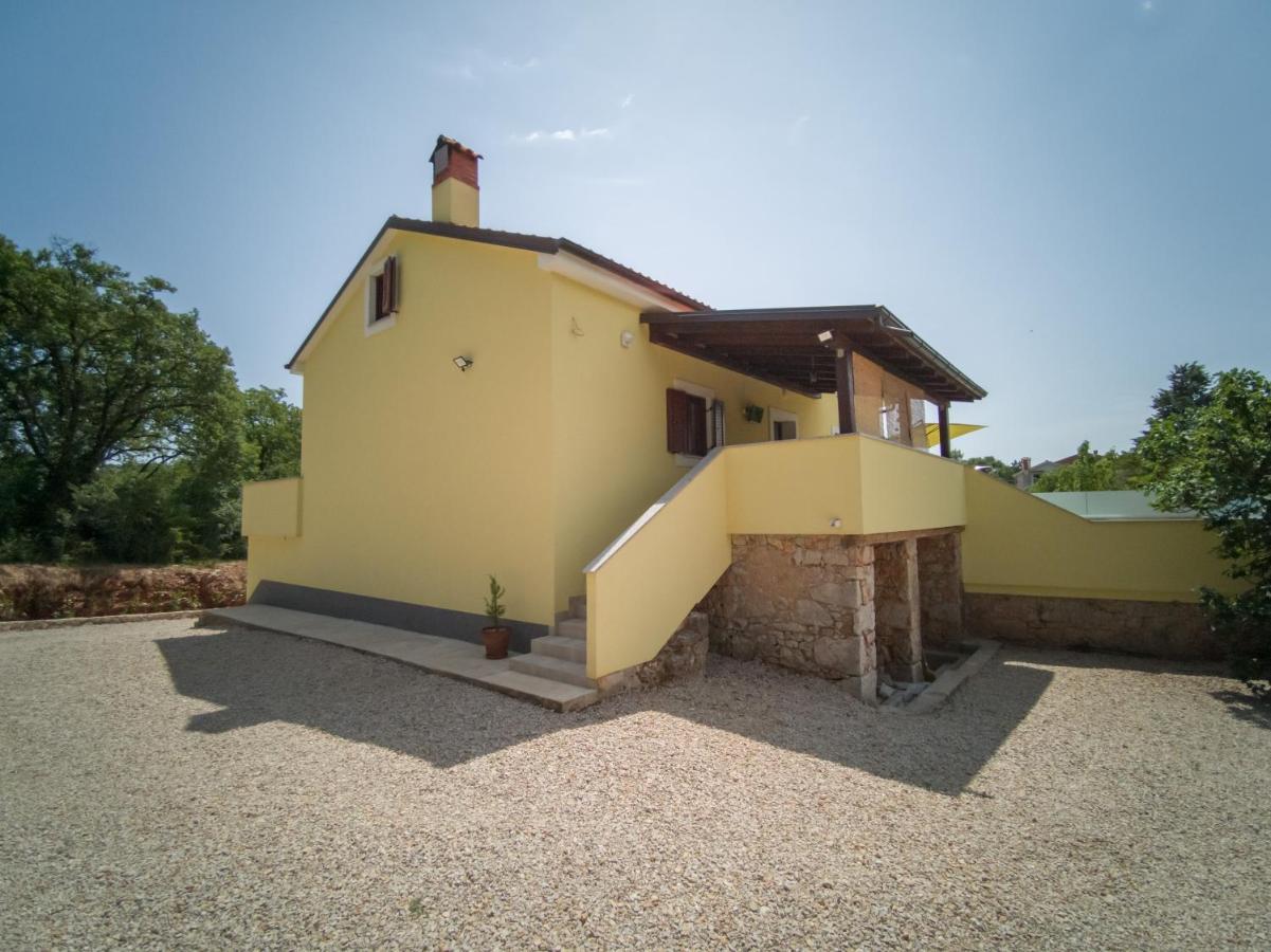 Holiday House Tos-Vila With Heated Pool Vrbnik Eksteriør bilde