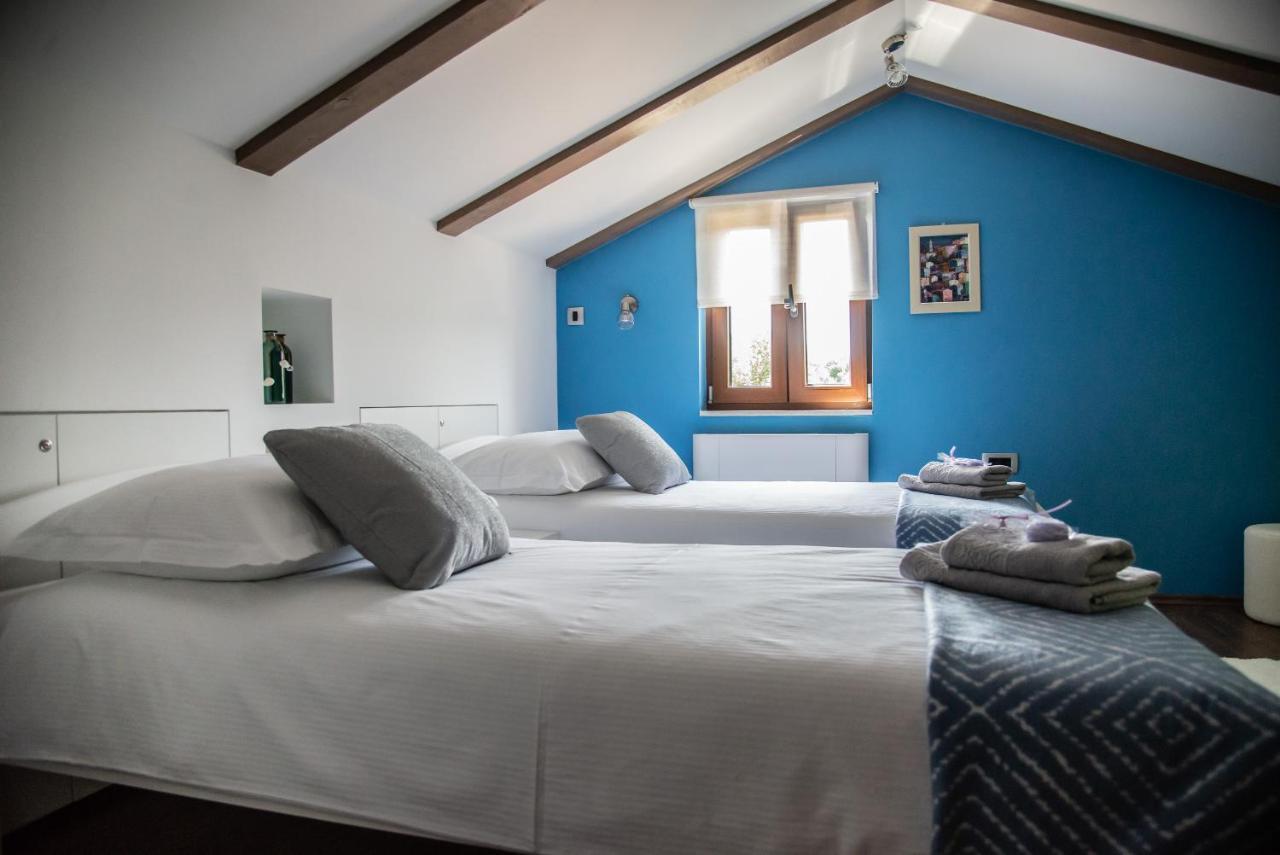 Holiday House Tos-Vila With Heated Pool Vrbnik Eksteriør bilde