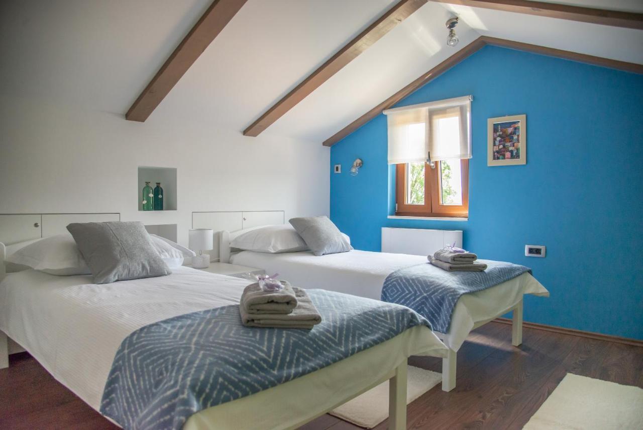 Holiday House Tos-Vila With Heated Pool Vrbnik Eksteriør bilde