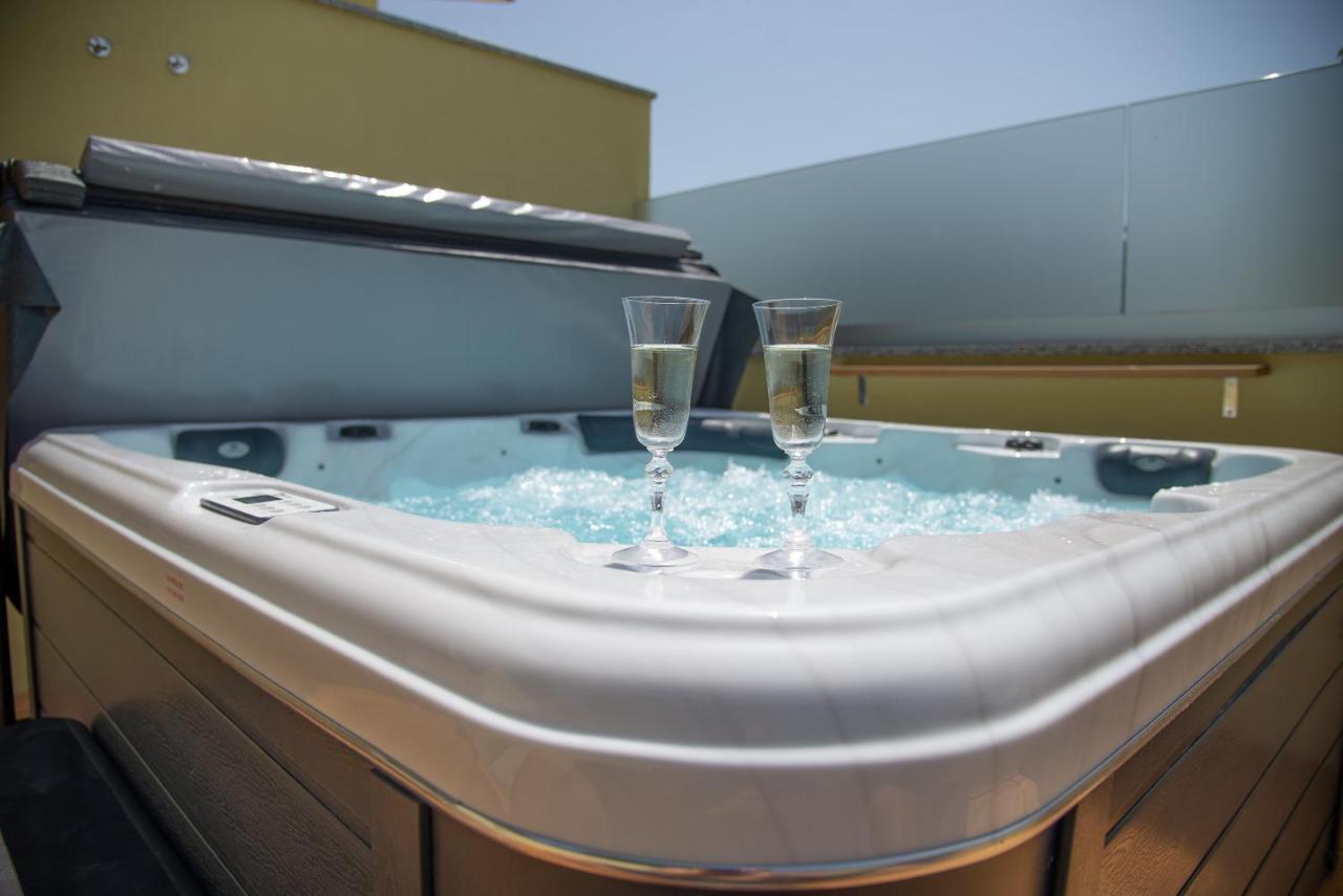 Holiday House Tos-Vila With Heated Pool Vrbnik Eksteriør bilde