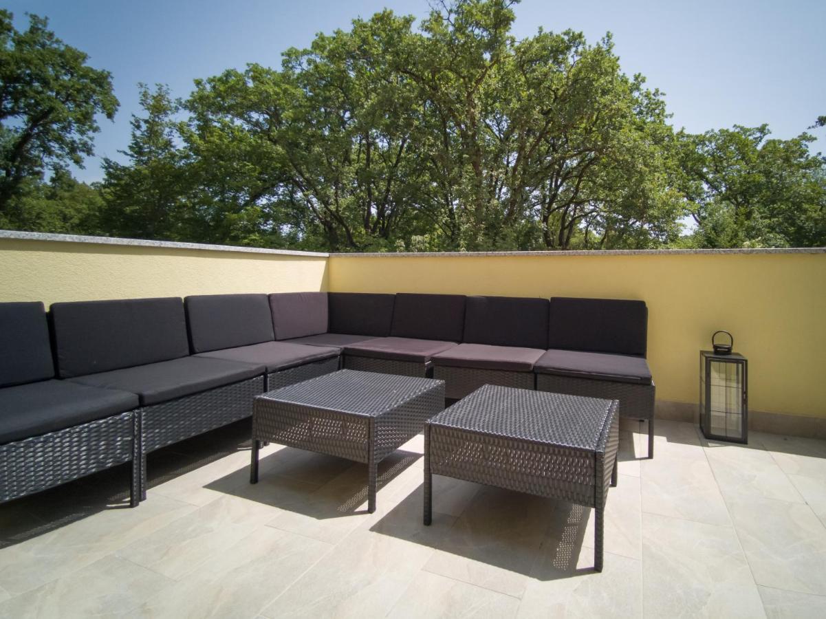 Holiday House Tos-Vila With Heated Pool Vrbnik Eksteriør bilde
