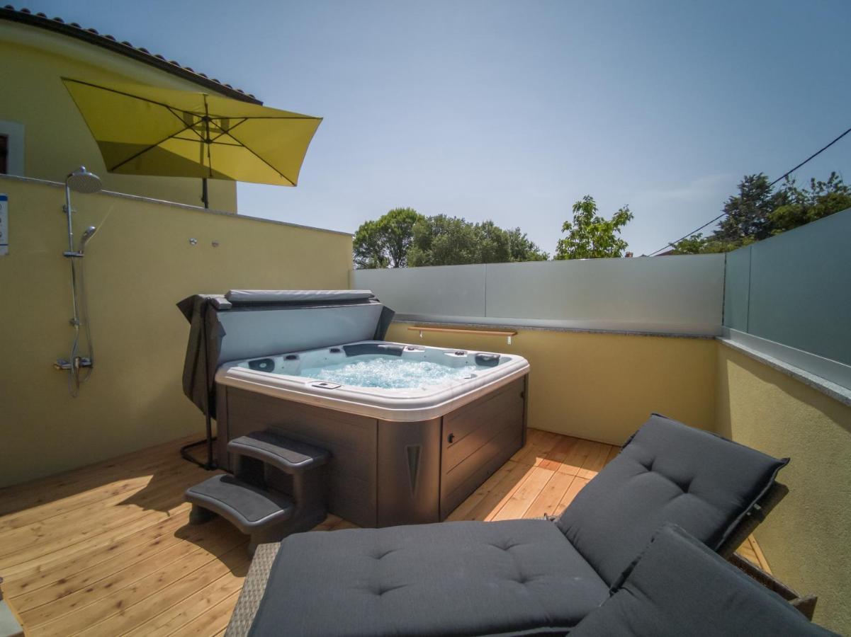 Holiday House Tos-Vila With Heated Pool Vrbnik Eksteriør bilde