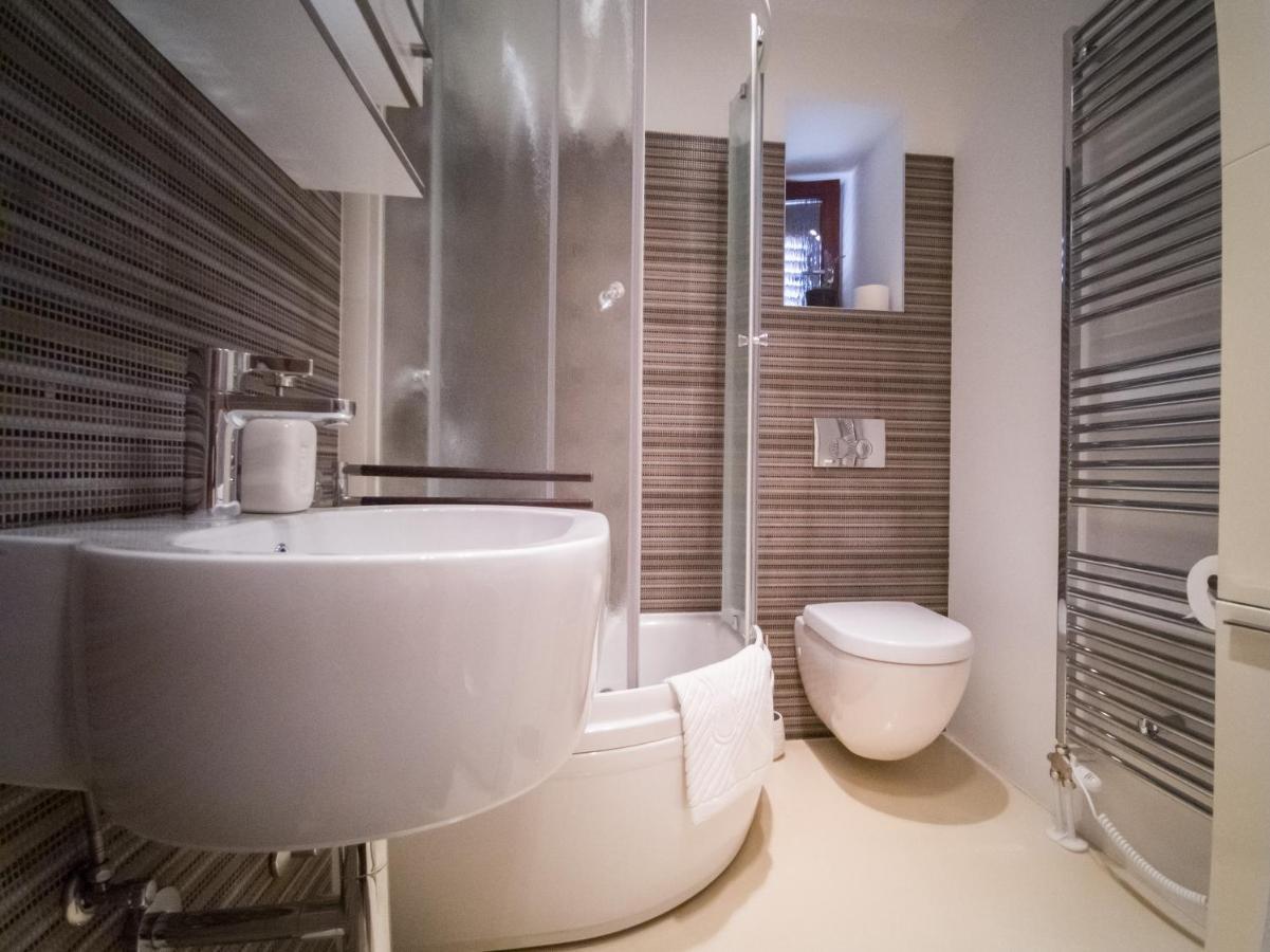 Holiday House Tos-Vila With Heated Pool Vrbnik Eksteriør bilde