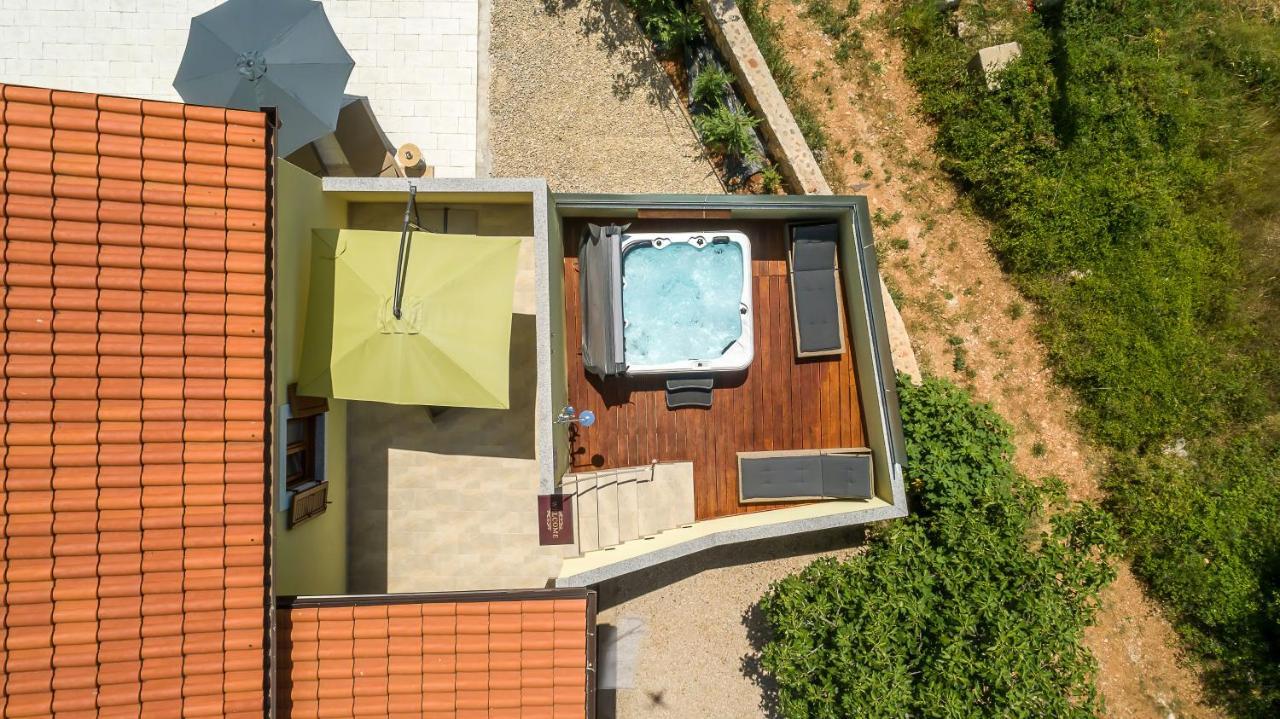 Holiday House Tos-Vila With Heated Pool Vrbnik Eksteriør bilde