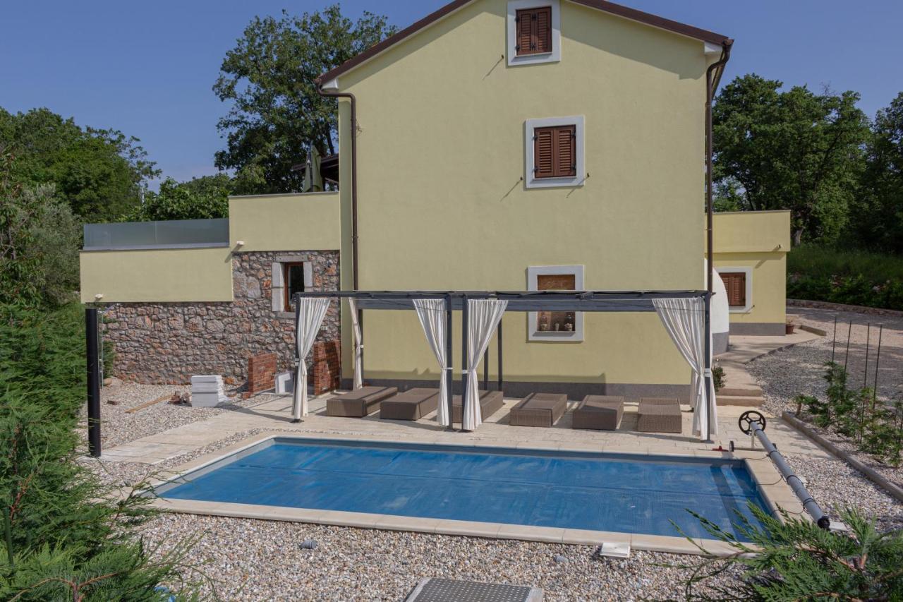 Holiday House Tos-Vila With Heated Pool Vrbnik Eksteriør bilde