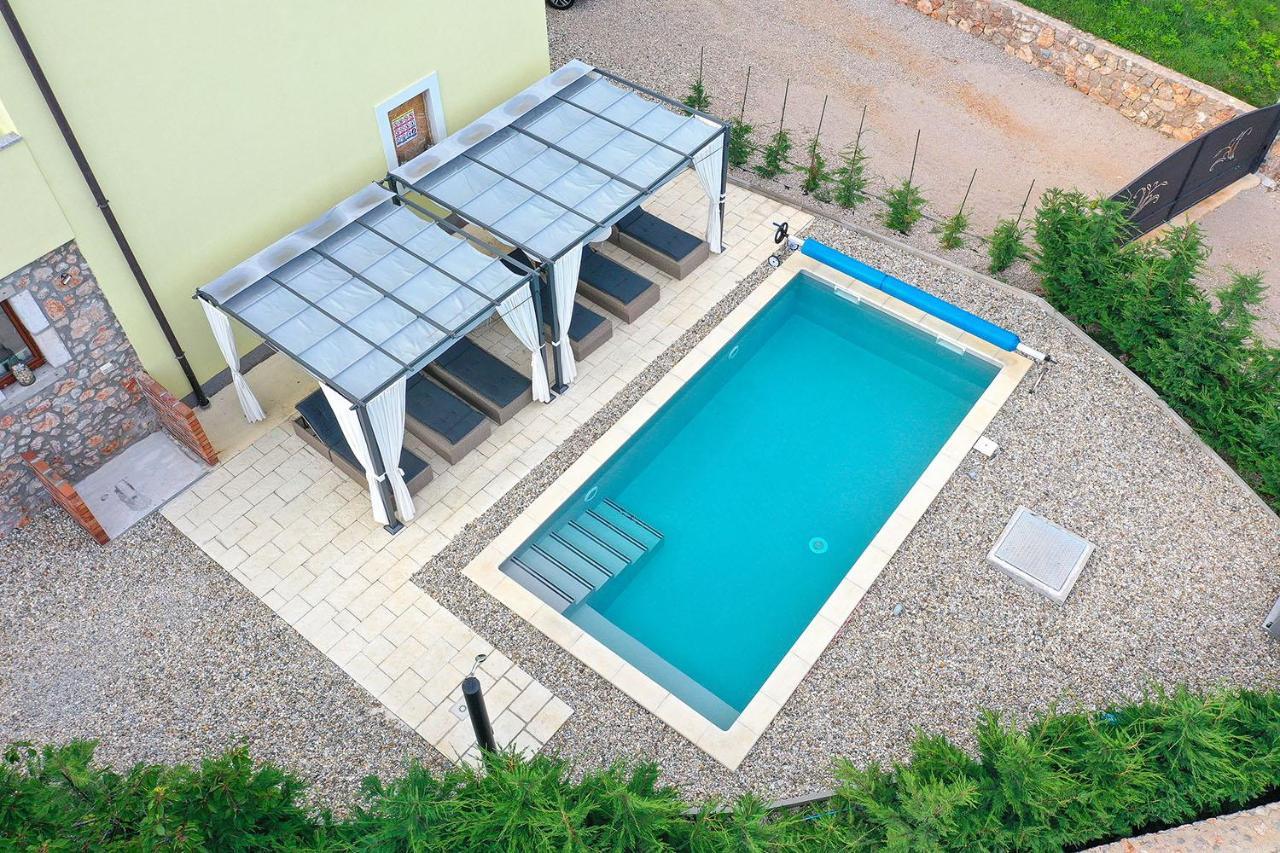 Holiday House Tos-Vila With Heated Pool Vrbnik Eksteriør bilde