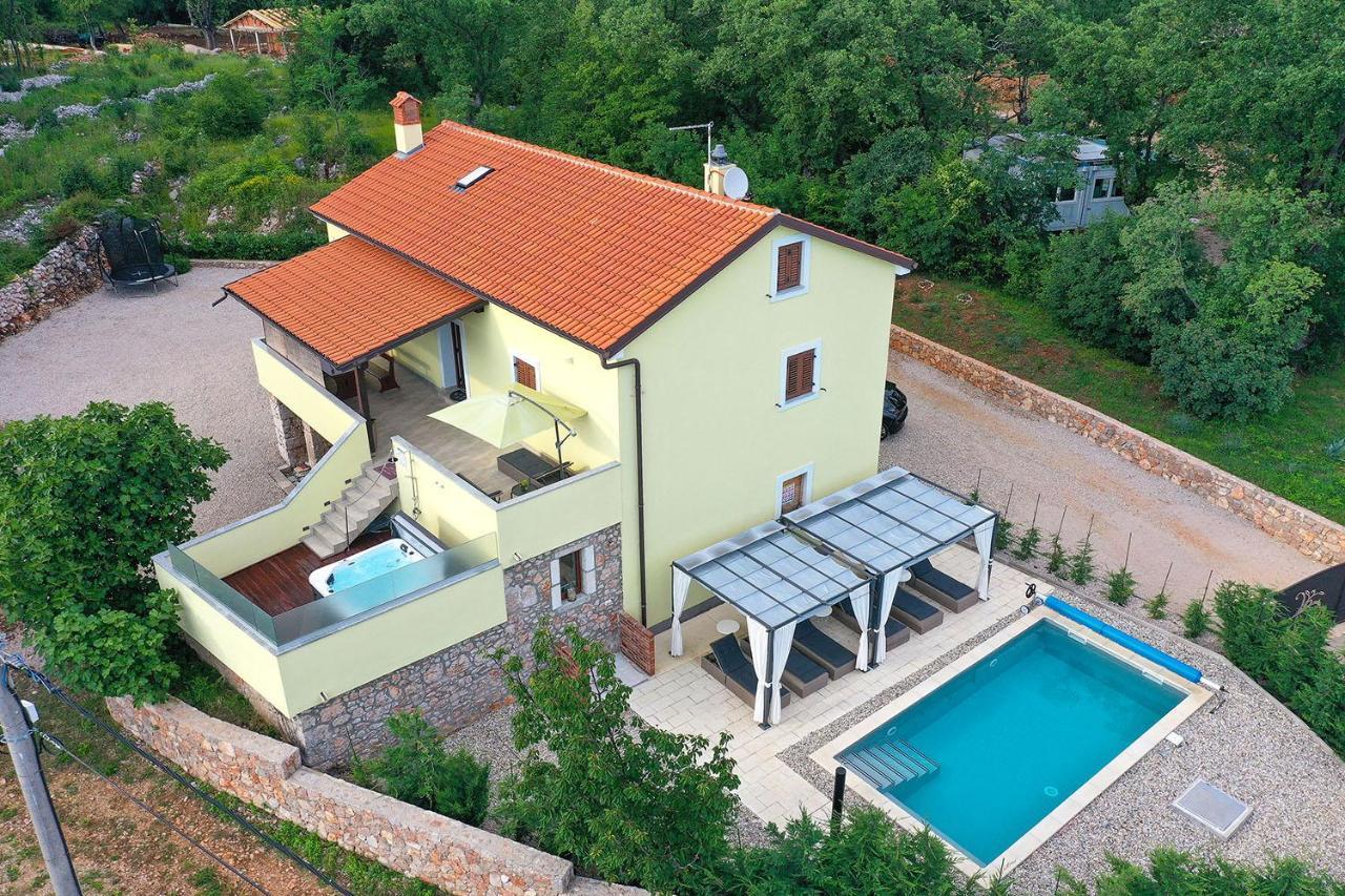 Holiday House Tos-Vila With Heated Pool Vrbnik Eksteriør bilde