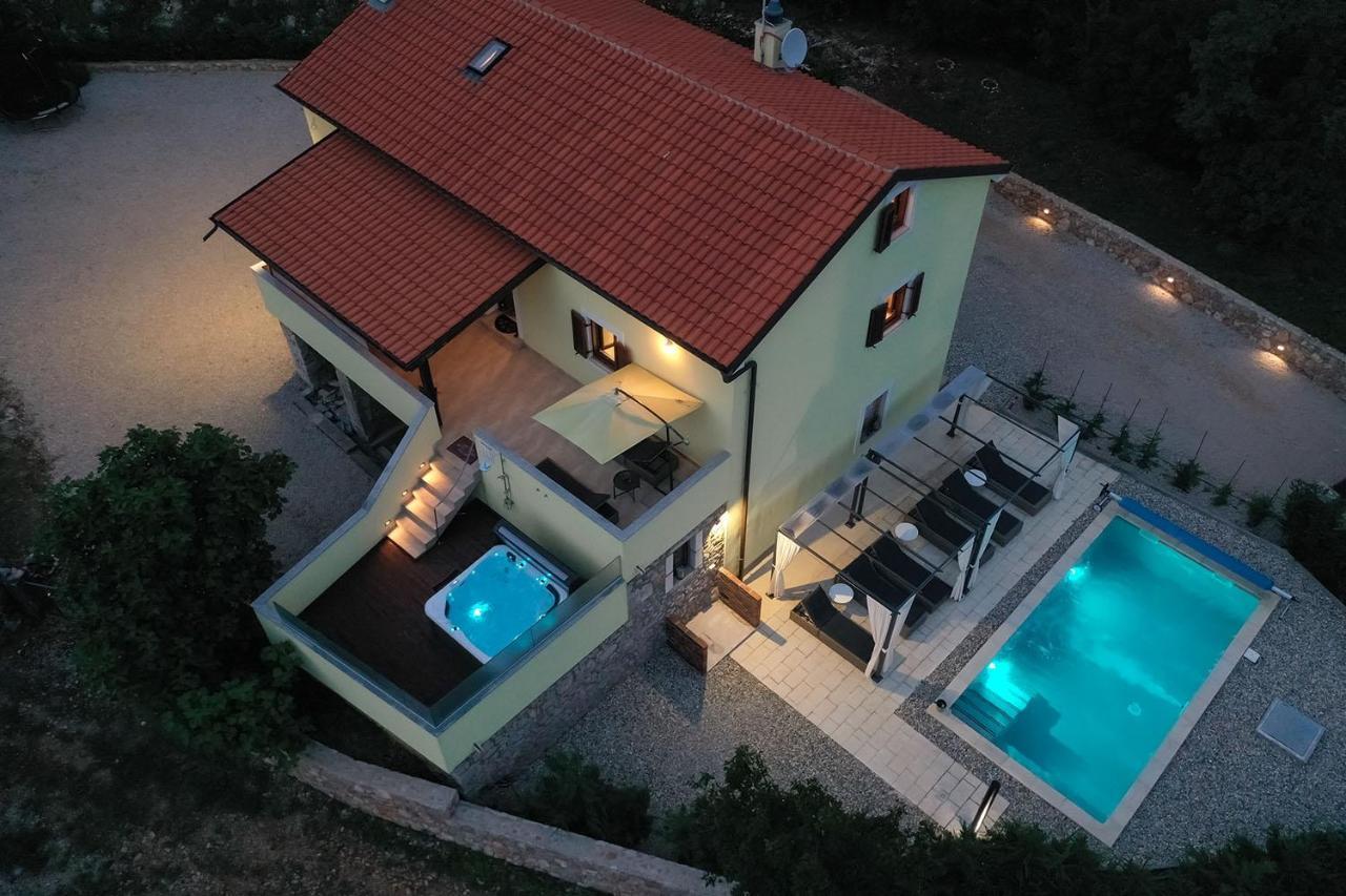 Holiday House Tos-Vila With Heated Pool Vrbnik Eksteriør bilde