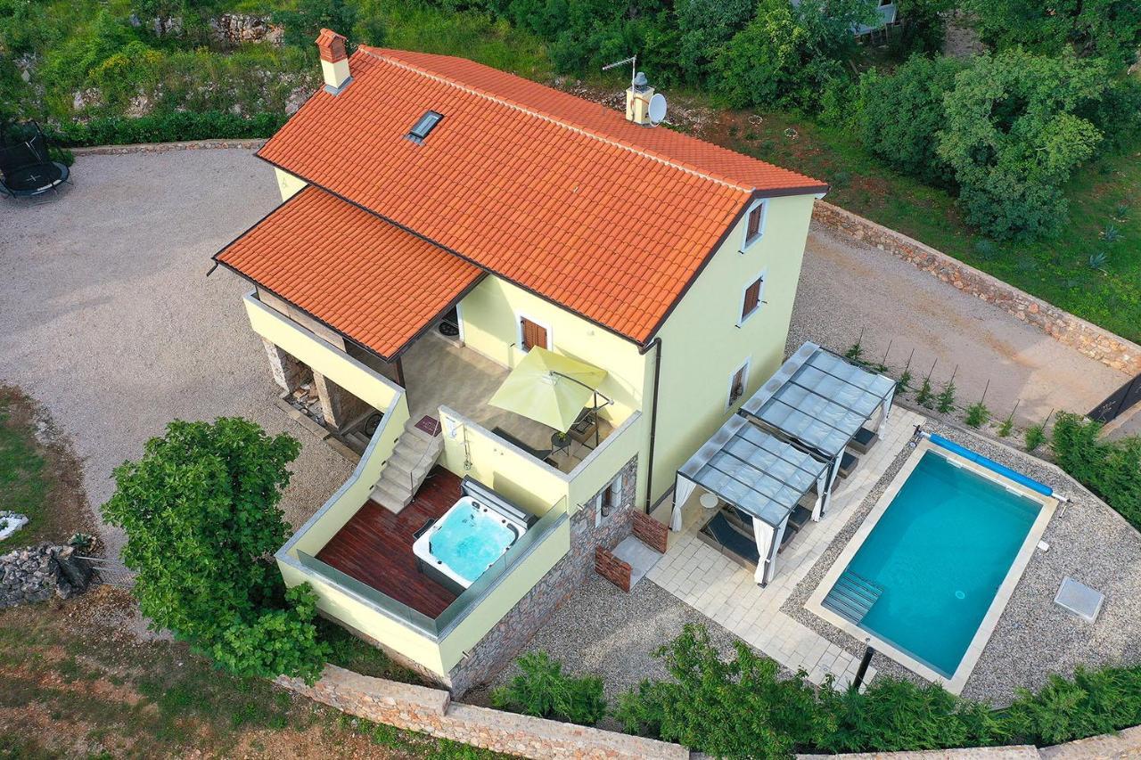 Holiday House Tos-Vila With Heated Pool Vrbnik Eksteriør bilde