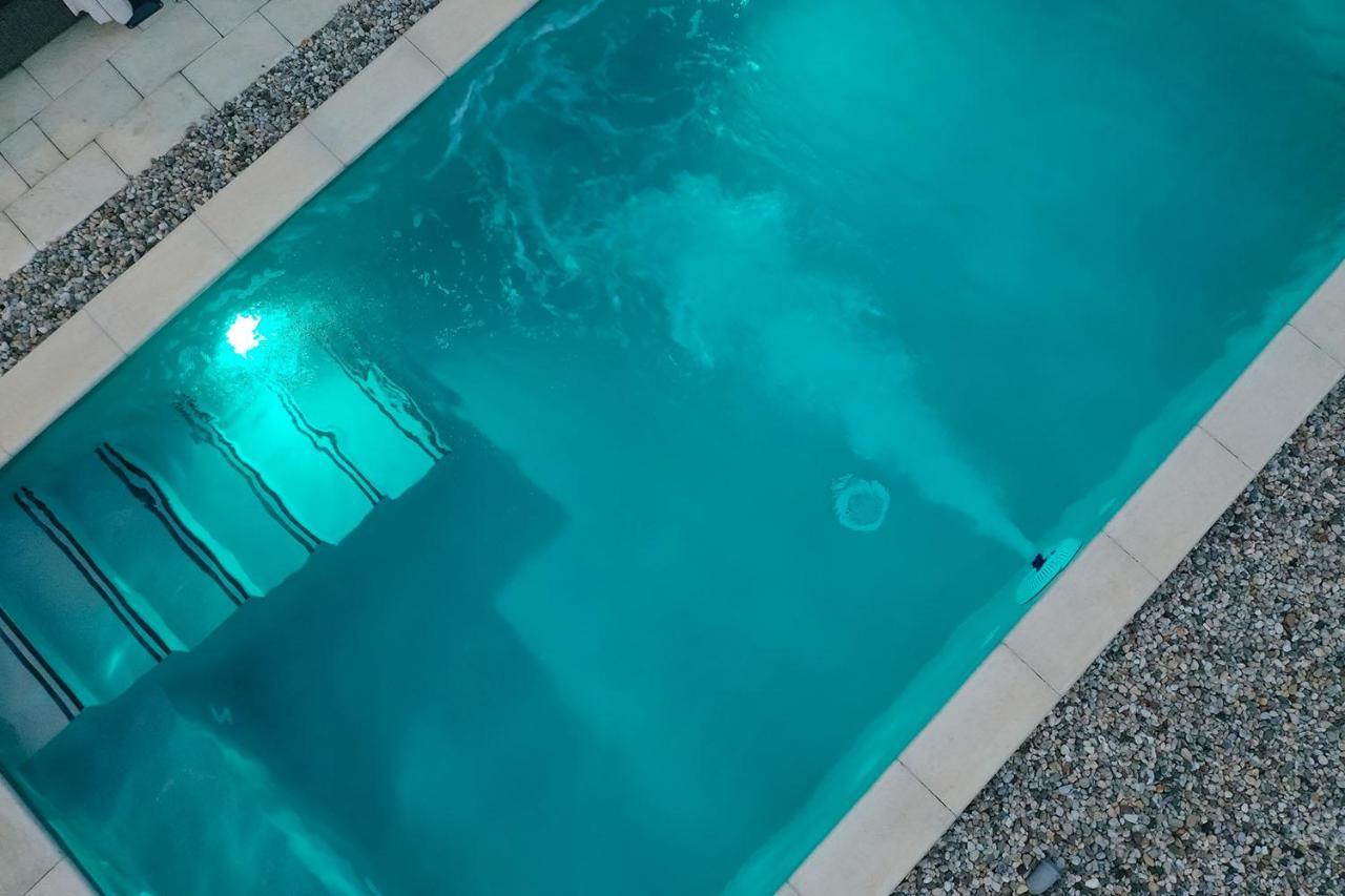 Holiday House Tos-Vila With Heated Pool Vrbnik Eksteriør bilde