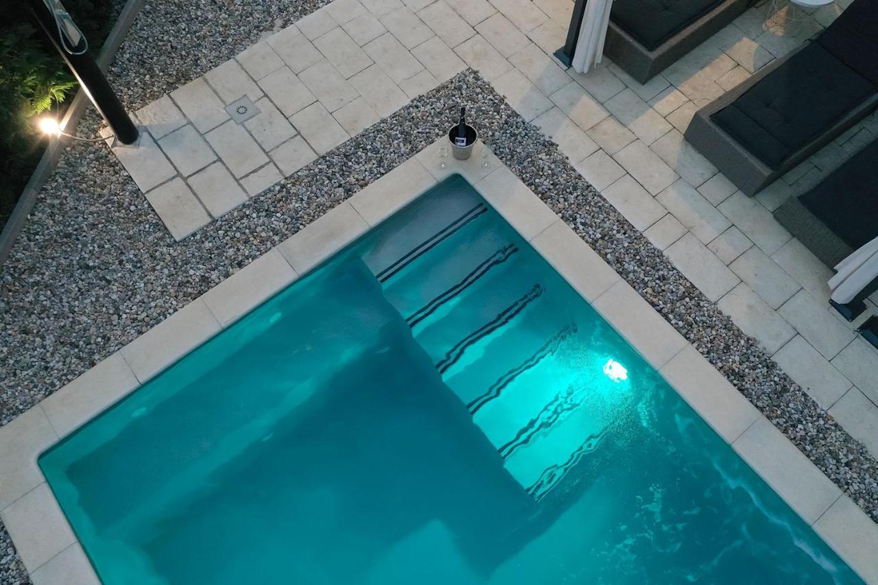 Holiday House Tos-Vila With Heated Pool Vrbnik Eksteriør bilde